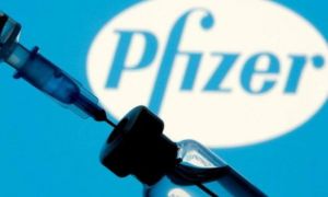 Pfizer ''bội thu'' nhờ vắc xin, Hong Kong áp hạn chế nghiêm ngặt chưa từng có