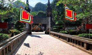 Đầu năm chiêm bái những ngôi đền, chùa nổi tiếng linh thiêng ở Ninh Bình