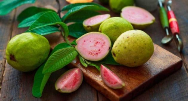 Giữa lúc cam quýt tăng giá, 5 loại trái cây giàu vitamin C được dịp lên ngôi
