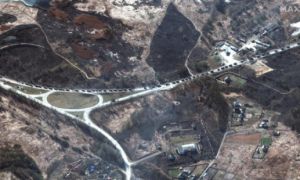 Vì sao đoàn xe khổng lồ dài 64km của Nga nằm 'chết dí' gần Kiev, Ukraine không...