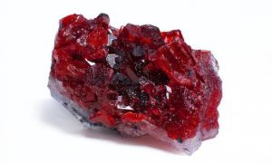 Trưng bày viên hồng ngọc 8.400 carat, dự kiến bán 120 triệu USD