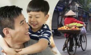 Đưa con trai đến gặp bạn gái mới, bất ngờ thằng bé chỉ vào người phụ nữ bán...