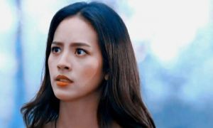 Biết chồng xếp hàng mua cháo trước cổng bệnh viện, tôi chạy đến hỏi và bàng...