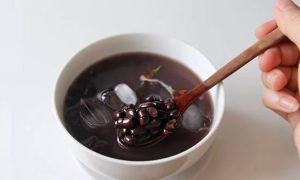 Nấu chè đỗ đen muốn nhanh dừ, sánh nước hãy cho thêm nguyên liệu này
