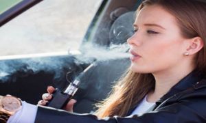 Khói thuốc lá điện tử chứa hóa chất độc hại ngang thuốc lá truyền thống
