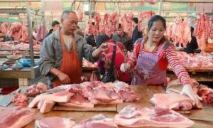 Khi mua thịt lợn, chỉ cần bạn hét lên