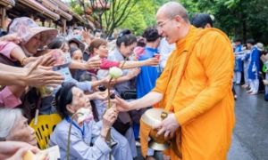 Thượng tọa Thích Nhật Từ: 'Cúng dường như chùa Ba Vàng không phù hợp'