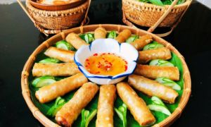 Muốn rán nem vàng ruộm, giòn tan chỉ cần bôi thứ này lên vỏ nem