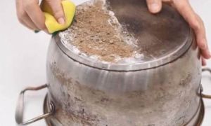 Làm thế nào để làm sạch đáy chảo với quá nhiều vết bẩn? Chỉ với 3 mẹo này, dù...