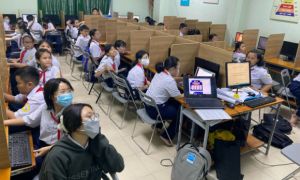 Máy tính ở trường chạy cà giật, học sinh làm sao học chương trình phổ thông mới?