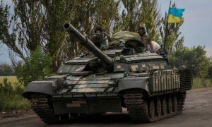 Ukraine tập trung xe tăng, sẵn sàng trận chiến ở