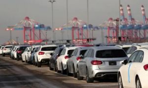 Lô xe Tesla, BMW mắc kẹt tại cảng Đức
