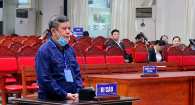 Đội trưởng chống buôn lậu nhận 'có tội' khi xài tiền người hối lộ 'để trong nhà'