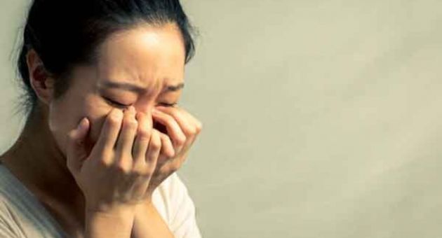Nhìn 5 tờ hóa đơn trong ví của chồng mà tôi rơi nước mắt
