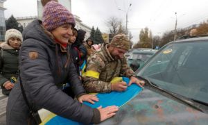 Ukraine bán vé tàu tượng trưng tới các thành phố Nga kiểm soát