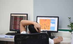 VN-Index về sát 900 điểm, nửa tháng vốn hóa 'bay' gần 19 tỉ USD
