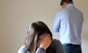 Mẹ tôi nhận về tờ đơn ly hôn sau chuyến du lịch dài ngày