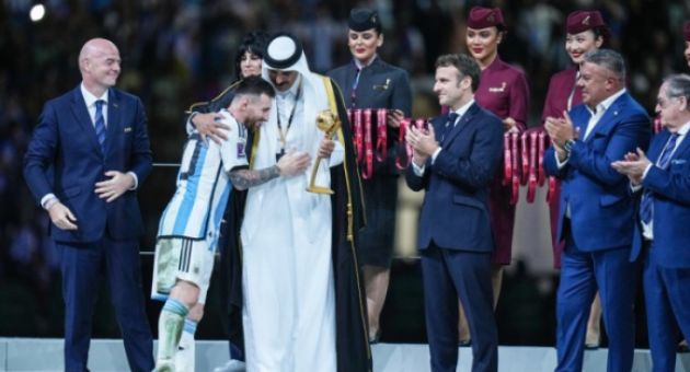 Cô gái Việt kể khoảnh khắc mang huy chương cho Messi và đồng đội