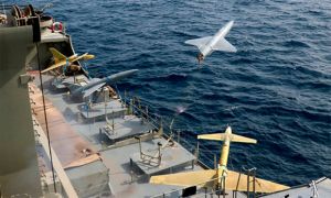 Iran điều tàu ngầm, UAV diễn tập gần eo biển chiến lược