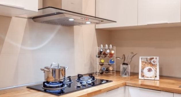 Nhà bếp bốc mùi sau mấy ngày Tết, chỉ cần đun nước với nguyên liệu này là hết...
