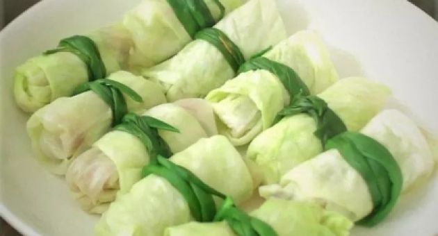 5 loại rau nhiều canxi hơn tôm cá, giá rẻ bán đầy chợ
