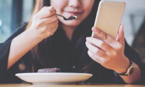 Một số thói quen xấu khiến bạn có mỡ bụng