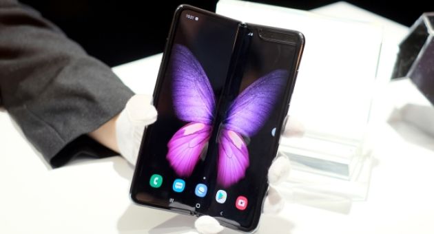 Smartphone gập của Samsung mất giá 90% sau ba năm