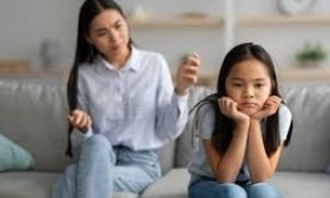 Điều bố mẹ cần làm khi trẻ không nghe lời