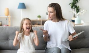 Cha mẹ nên xử lý thế nào khi con cãi lại?