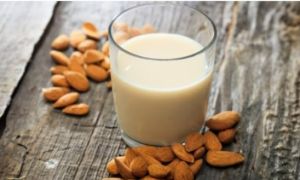 Những người có đường ruột nhạy cảm nên dùng sữa hạnh nhân