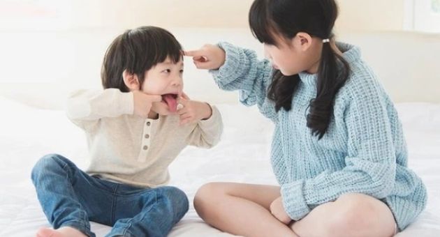 Trong gia đình có 2 con, cha mẹ kiên quyết làm 5 điều này thì con cái hòa thuận