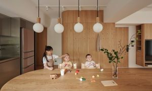 Cách phân chia căn hộ rất thông minh của gia đình có 3 con nhỏ ở Nhật Bản