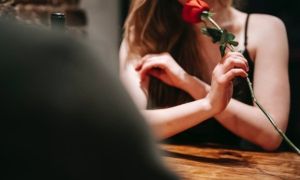Bạn gái khăng khăng 'bố mẹ ai người đó lo
