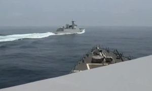 Mỹ công bố video khu trục hạm bị tàu chiến Trung Quốc cắt mũi