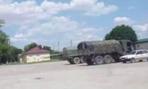 Du kích Ukraine đột kích nổ tung hai xe tải chở người Nga ở Kherson