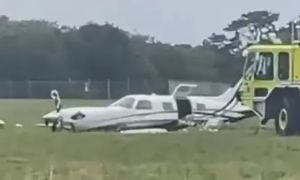 Phi công đổ bệnh, nữ hành khách điều khiển máy bay hạ cánh