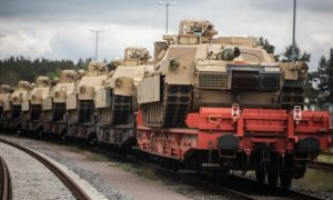 Mỹ kéo dài khóa huấn luyện xe tăng Abrams cho Ukraine