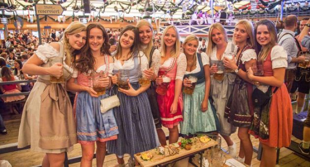 Độc đáo lễ hội Bia Oktoberfest với những bản sắc riêng