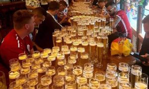Nhóm du khách Đức lập kỷ lục thế giới nhờ uống 1.254 cốc bia trong gần 3 giờ