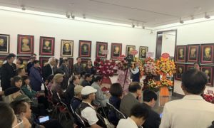 Tranh treo không phải tranh treo nhưng là