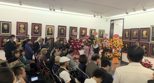 Tranh treo không phải tranh treo nhưng là
