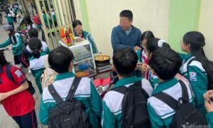 Sau hàng loạt ca ngộ độc, đồ ăn vặt không rõ nguồn gốc vẫn 'bủa vây' cổng trường