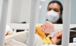 Viện RKI thông báo bắt đầu làn sóng bệnh đường hô hấp do virus RSV đặc biệt là...