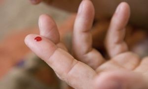 Chích lể máu ngón tay có chữa đột quỵ?