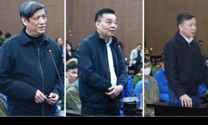 Chả việc gì phải ân hận… Nhân xem các quan tham diễn trò