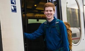 Thiếu niên sống hơn một năm trên tàu, du lịch khắp nước Đức