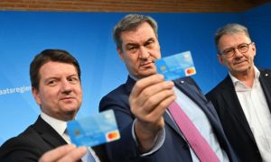Đức sẽ áp dụng thẻ ghi nợ đặc biệt cho người xin tị nạn