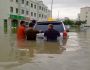 Thành phố sa mạc Dubai ngập lụt, 18 người chết ở Oman do mưa lớn