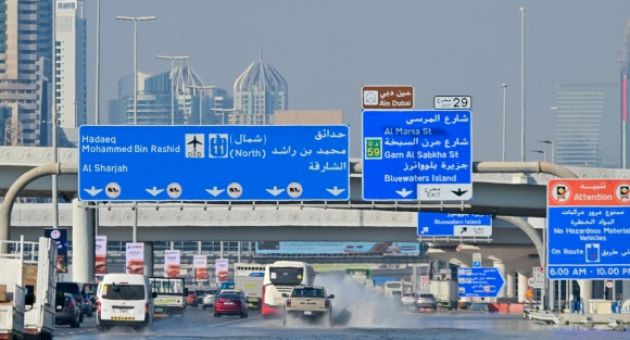 Trận lụt lịch sử đánh gục hạ tầng Dubai