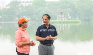Bộ trưởng Bộ Ngoại giao Việt Nam, Indonesia cùng ăn phở và dạo hồ Gươm